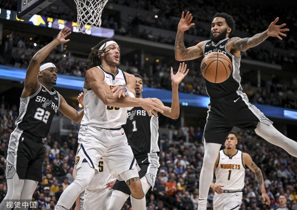 但他始终坚 但他始终坚